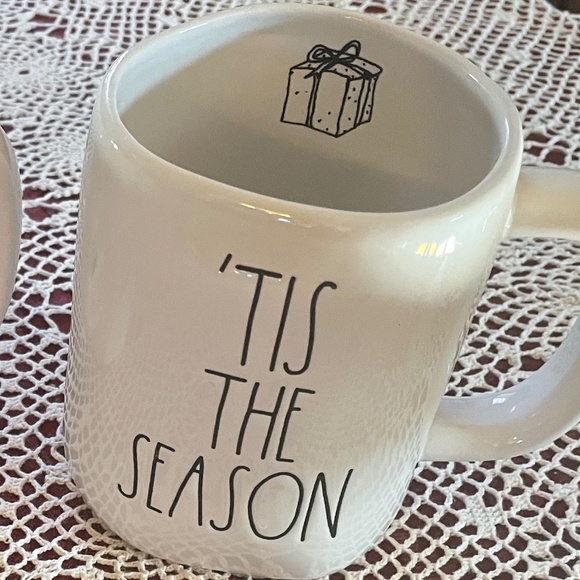 Rae Dunn set of 2 Christmas mugs - Picture 5 of 5